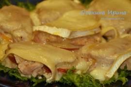 Свиная вырезка с яблоком под сыром