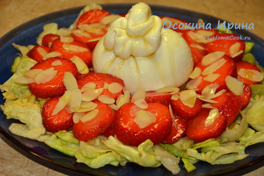 Салат с клубникой и
