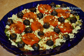 Салат с жареными абрикосами и творогом