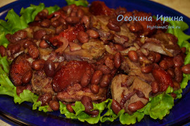 Сотэ из языков с фасолью и сливами